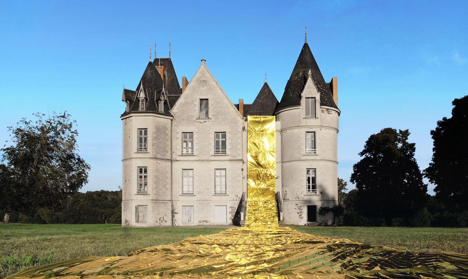 Golden Rivers – Installation in place on Domain de Boisbuchet castle